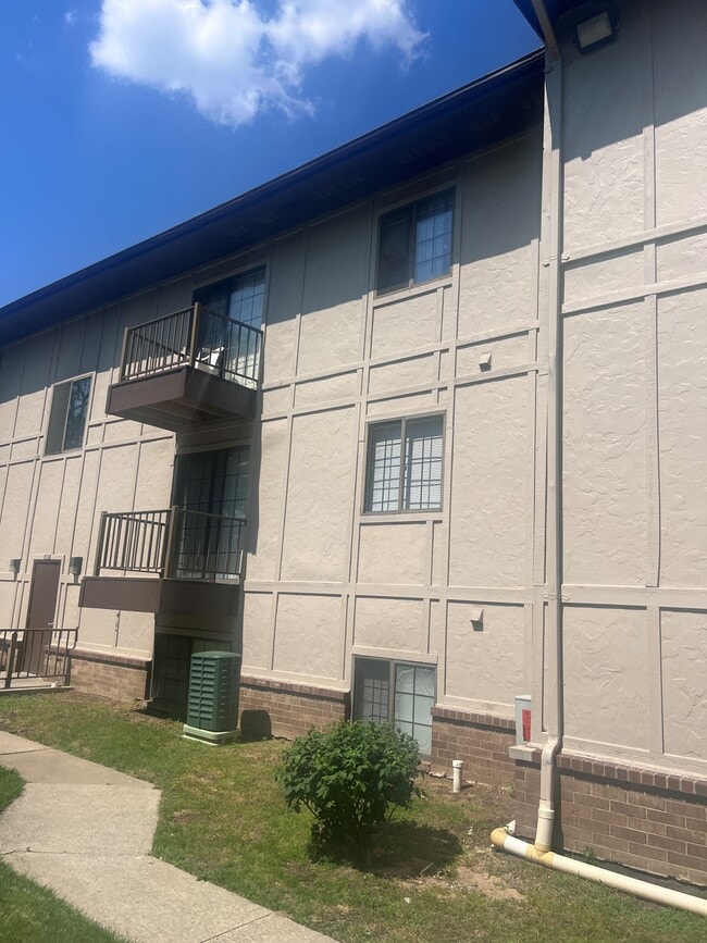 Tudor Arms in Toledo, OH - Foto de edificio - Building Photo
