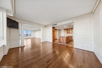 180 E Pearson St, Unit 4901 in Chicago, IL - Building Photo - Building Photo