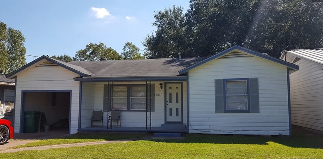 property at 1205 S Georgia St