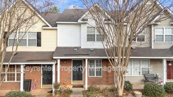 16 Raelans Cir in Greensboro, NC - Building Photo