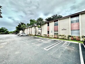 10836 Royal Palm Blvd in Coral Springs, FL - Foto de edificio - Building Photo