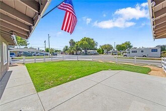 5892 Meadowlark Dr in Huntington Beach, CA - Building Photo - Building Photo