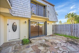 128 Lake Arbor Dr in Palm Springs, FL - Building Photo - Building Photo