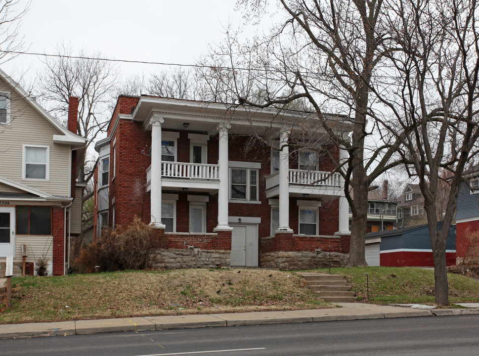 4330 Troost Ave in Kansas City, MO - Foto de edificio