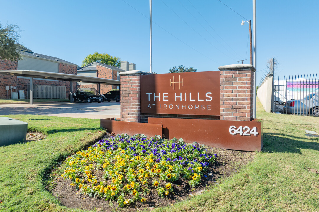 The Hills at Ironhorse in North Richland Hills, TX - Foto de edificio