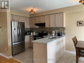 3838 Manatee Way in Mississauga, ON - Building Photo - Building Photo