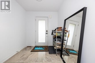 1 Leggott Ave in Barrie, ON - Building Photo - Building Photo