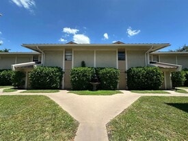 8801 W Sample Rd in Coral Springs, FL - Building Photo