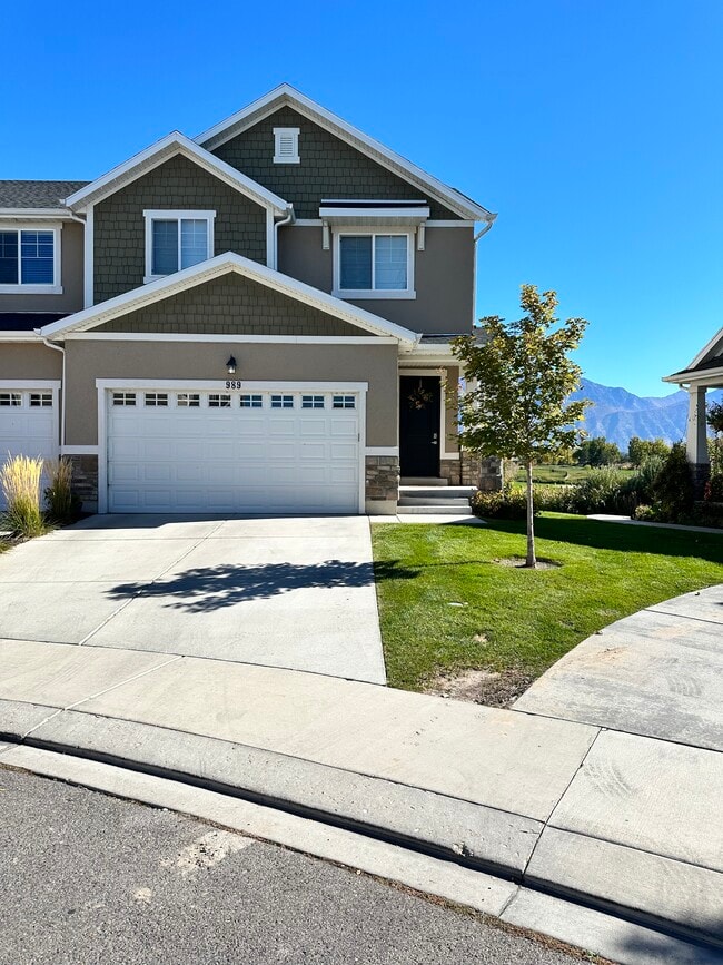 property at 989 S 2040 W