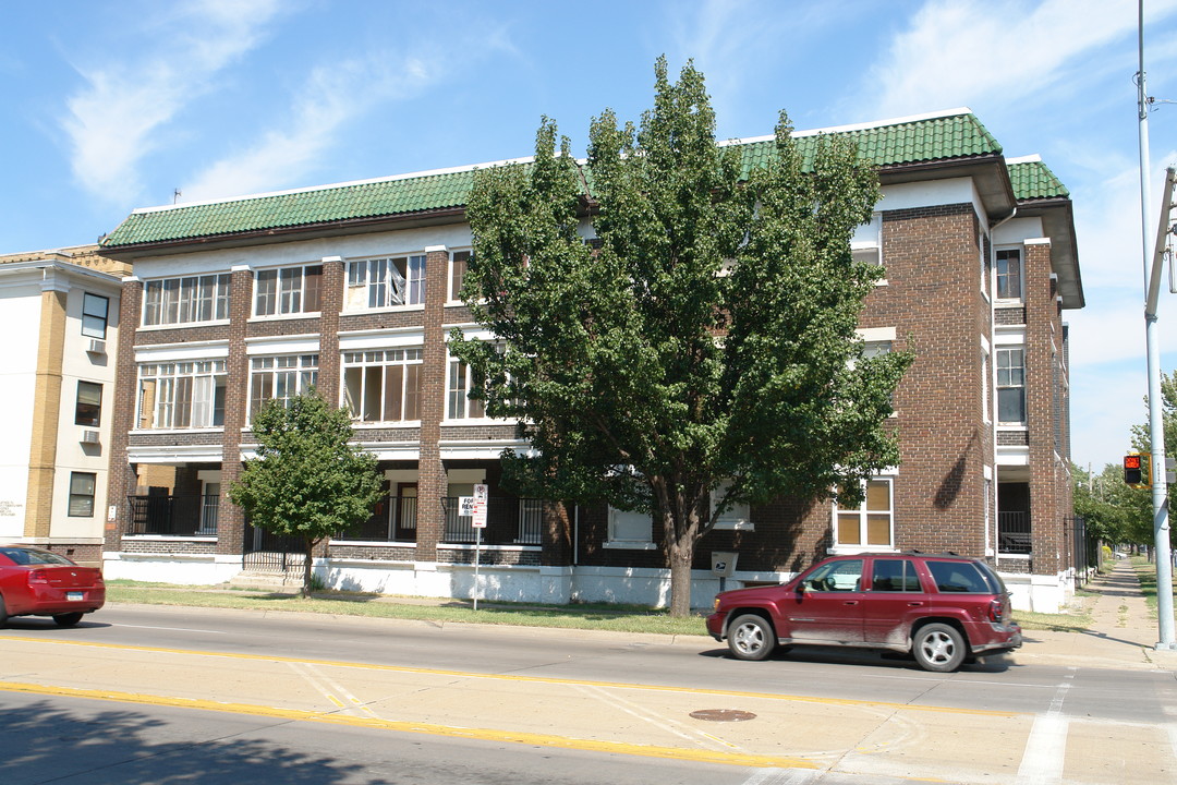 Cherokee Apartments in Wichita, KS - Building Photo