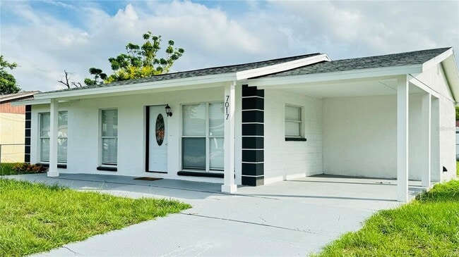 7017 S Sandhurst Dr in Tampa, FL - Building Photo - Building Photo