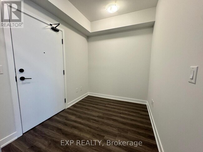 4130 Parkside Village Dr in Mississauga, ON - Building Photo - Building Photo