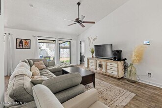 9709 Fawn Brook Cir N in Jacksonville, FL - Building Photo - Building Photo