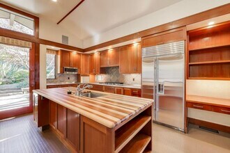 28 Meadow Rd in Woodside, CA - Building Photo - Building Photo