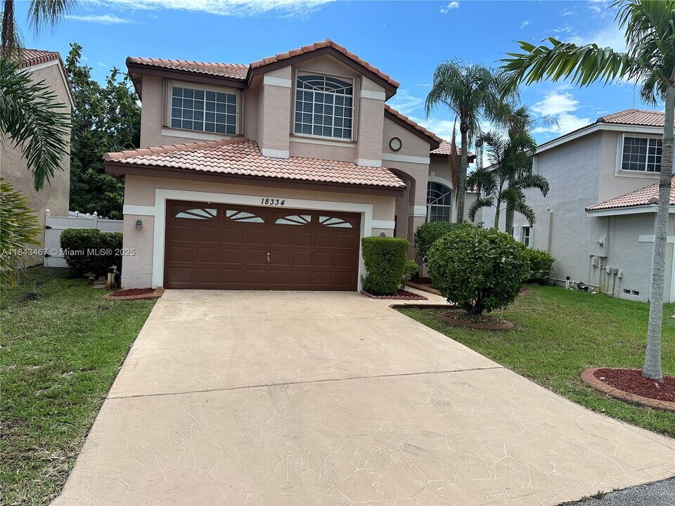 18334 SW 4th Ct in Pembroke Pines, FL - Building Photo