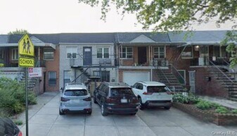 32-17 72nd St in Queens, NY - Building Photo