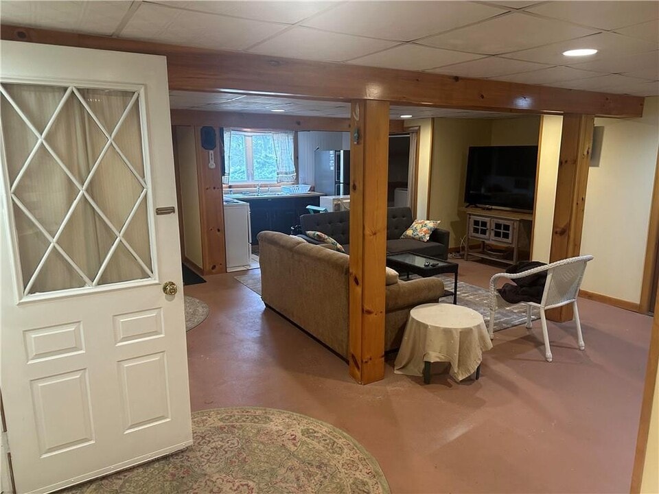 5 Nevis Ct in Westerly, RI - Building Photo