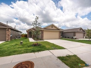 224 Lake Gln in San Marcos, TX - Building Photo - Building Photo