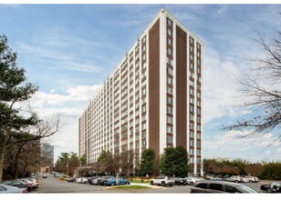 11801 Rockville Pike, Unit 714 in North Bethesda, MD - Foto de edificio - Building Photo