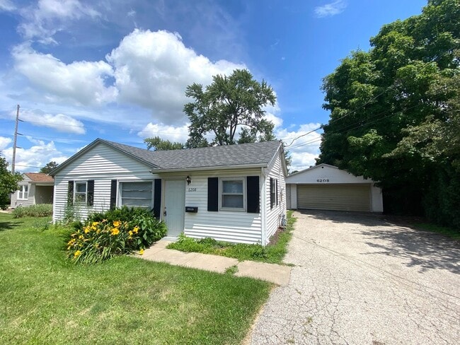 property at 6208 N Northmoor Ct