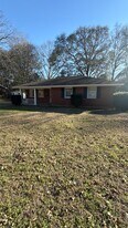 3814 Bienville Rd in Montgomery, AL - Building Photo