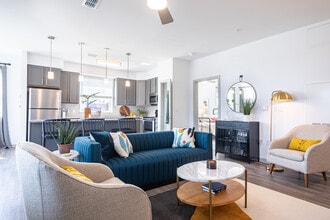 Center West Apartments in Midlothian, VA - Foto de edificio - Interior Photo