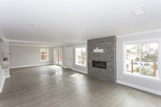 8499 La Jolla Shores Dr in San Diego, CA - Building Photo - Building Photo
