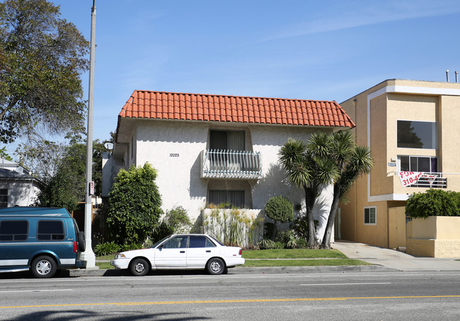 Washington Place Apartments in Los Angeles, CA - Foto de edificio - Building Photo