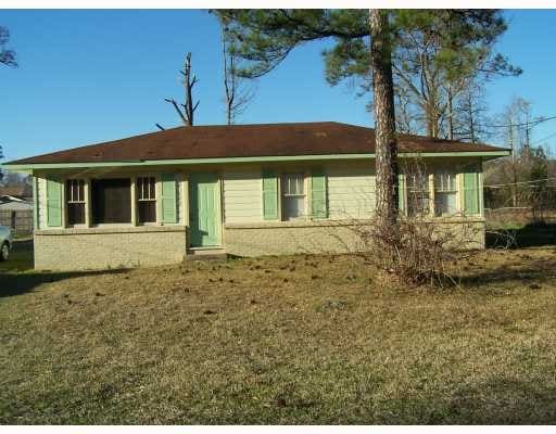 16170 Crestview Dr in Gulfport, MS - Foto de edificio