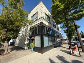 8926-8928 N Lombard St in Portland, OR - Building Photo