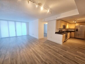 7501 E Treasure Dr, Unit 1 L in North Bay Village, FL - Building Photo - Building Photo