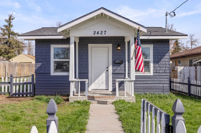 2427 Garden Ave in Klamath Falls, OR - Foto de edificio - Building Photo
