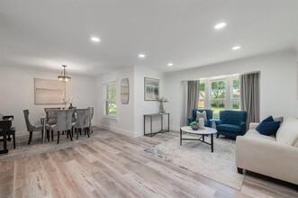 620 Bizerte Ave in Dallas, TX - Building Photo - Building Photo