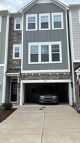 2709 Hunter Woods Dr in Apex, NC - Building Photo