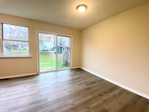 727 Holly Dr in Stowe, PA - Building Photo - Building Photo