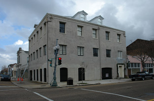 800 Baronne St Apartments