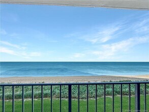 8750 S Ocean Dr in Jensen Beach, FL - Building Photo - Building Photo