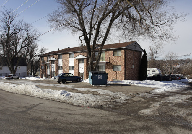 SAUNDERS & HIMEBAUGH TO WALNUT HILL LOT 32... in Omaha, NE - Foto de edificio - Building Photo