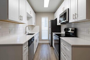 Sunrise in Biltmore in Phoenix, AZ - Building Photo