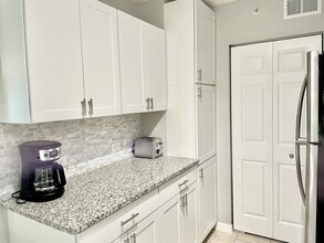 8930 Colonnades Ct E in Bonita Springs, FL - Building Photo - Building Photo