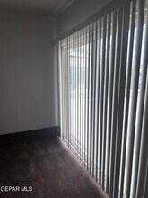 333 Mariana Cir in El Paso, TX - Foto de edificio - Building Photo