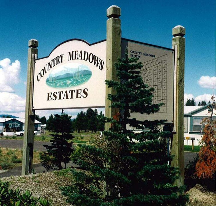 Country Meadow Estates in Deer Park, WA - Foto de edificio