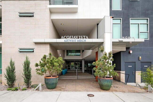 425 W Beech St, Unit 1156 in San Diego, CA - Building Photo - Building Photo