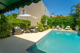 211 Seaspray Ave in Palm Beach, FL - Foto de edificio - Building Photo