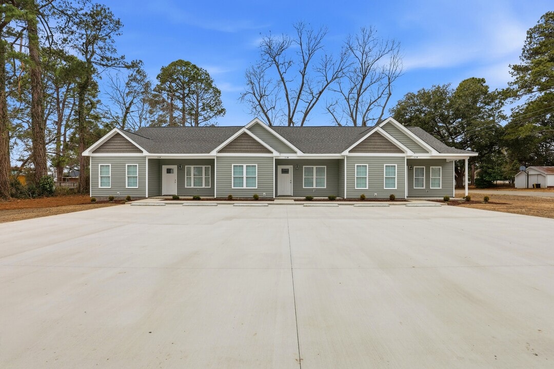 111 N Mill St in Pikeville, NC - Building Photo