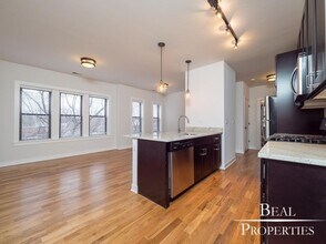 2209 W Eastwood Ave in Chicago, IL - Building Photo - Building Photo