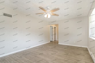 765 Hazelvalley Dr in Hazelwood, MO - Building Photo - Building Photo