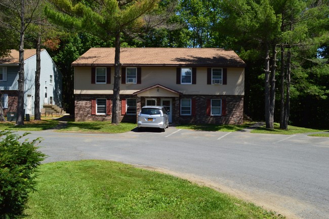 Pine Park Terrace in Waterford, NY - Building Photo - Building Photo