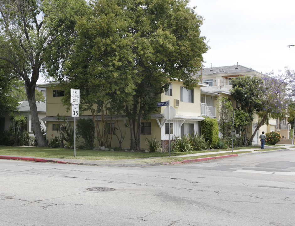 4904 Tujunga Ave in North Hollywood, CA - Foto de edificio