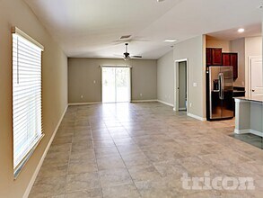 1614 Broad Winged Hawk Dr in Ruskin, FL - Building Photo - Building Photo